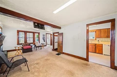 Living - 5016 W Mapleton Beach Dr, Geneva, OH 44041 photo 3 of 4