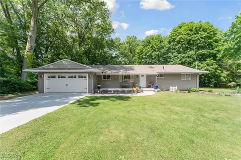 583 Knollwood Dr, Uniontown, OH 44685
