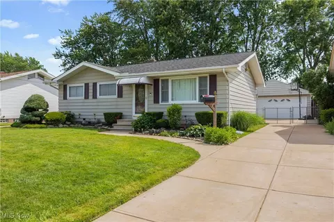15555 Hocking Blvd, Brook Park, OH 44142