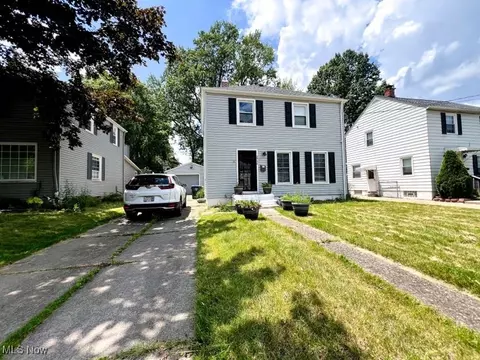 2736 Maplewood St, Cuyahoga Falls, OH 44221