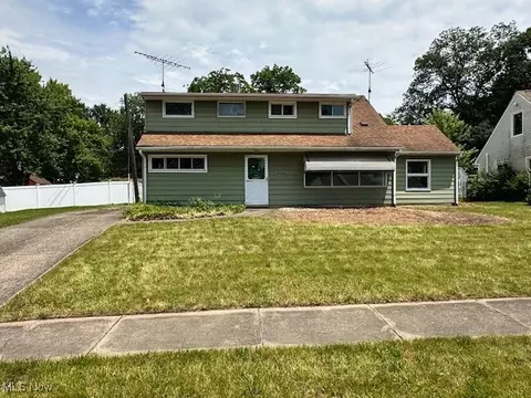 3154 Prior Dr, Cuyahoga Falls, OH 44223