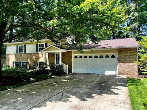 8001 Cherry Hl, Warren, OH 44484