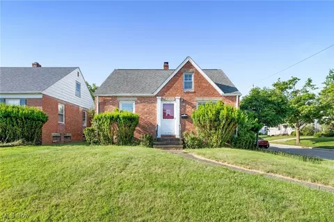 9415 Ansonia Ave, Brooklyn, OH 44144