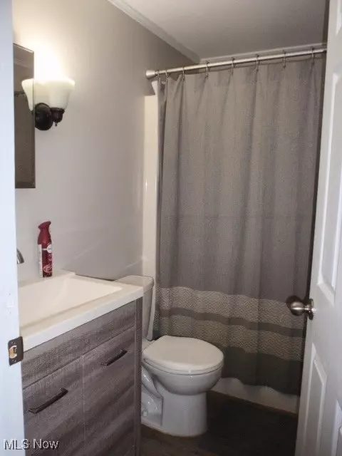 Bath - 23 Valley Forge Ln, Elyria, OH 44035 photo 1 of 2