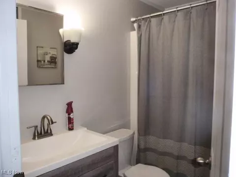 Bath - 23 Valley Forge Ln, Elyria, OH 44035 photo 2 of 2