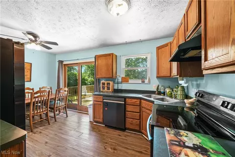 Kitchen - 9009 Oak Ct, Windham, OH 44288 photo 4 of 5