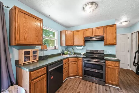 Kitchen - 9009 Oak Ct, Windham, OH 44288 photo 5 of 5