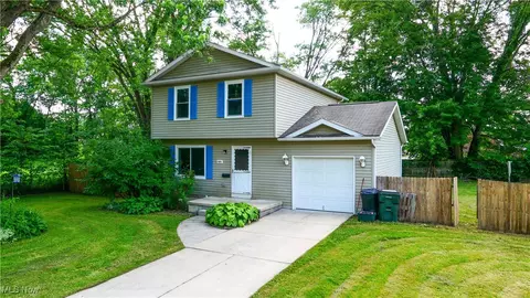 Exterior - 9009 Oak Ct, Windham, OH 44288 photo 2 of 10