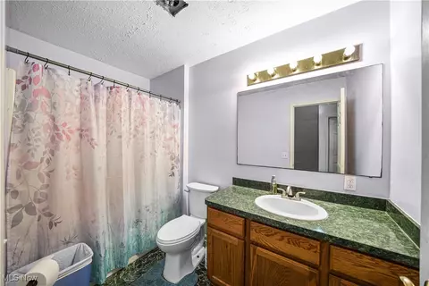 Bath - 9009 Oak Ct, Windham, OH 44288 photo 1 of 1