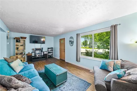 Living - 9009 Oak Ct, Windham, OH 44288 photo 2 of 2