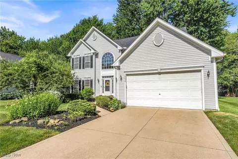 10050 Brook Rd, Olmsted Falls, OH 44138