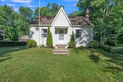 4706 Lansing Dr, North Olmsted, OH 44070
