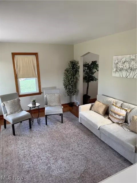 Living - 19 Renee Dr, Struthers, OH 44471 photo 1 of 3