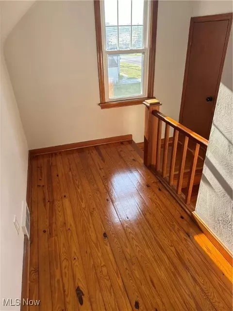 Entry Way - 19 Renee Dr, Struthers, OH 44471 photo 8 of 11