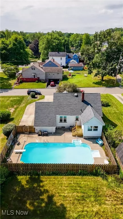 Exterior - 19 Renee Dr, Struthers, OH 44471 photo 4 of 8