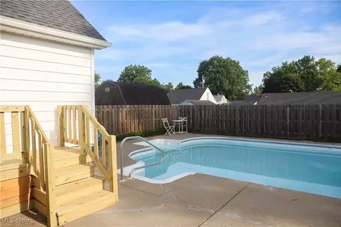 Exterior - 19 Renee Dr, Struthers, OH 44471 photo 5 of 8