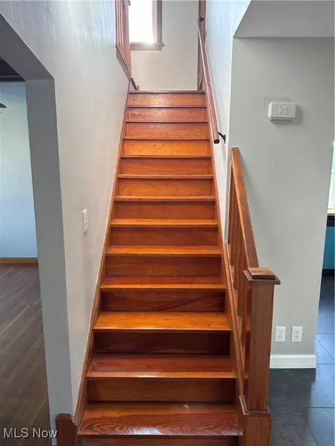 Entry Way - 19 Renee Dr, Struthers, OH 44471 photo 7 of 11