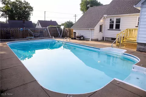 Exterior - 19 Renee Dr, Struthers, OH 44471 photo 6 of 8