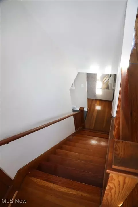 Entry Way - 19 Renee Dr, Struthers, OH 44471 photo 3 of 11