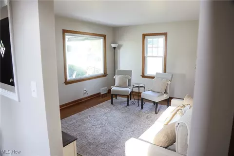 Living - 19 Renee Dr, Struthers, OH 44471 photo 2 of 3