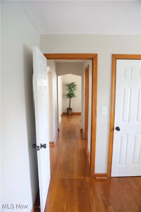Entry Way - 19 Renee Dr, Struthers, OH 44471 photo 6 of 11