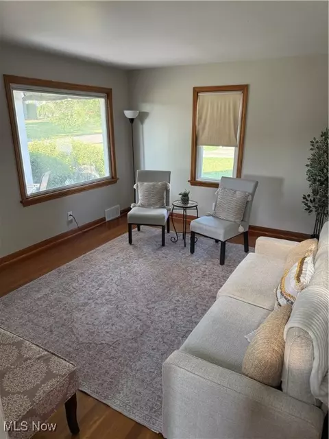Living - 19 Renee Dr, Struthers, OH 44471 photo 3 of 3