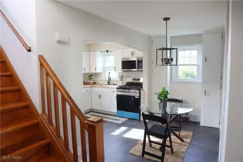 Entry Way - 19 Renee Dr, Struthers, OH 44471 photo 1 of 11