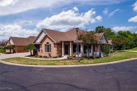 1135 Saint Abigail St SW, Hartville, OH 44632