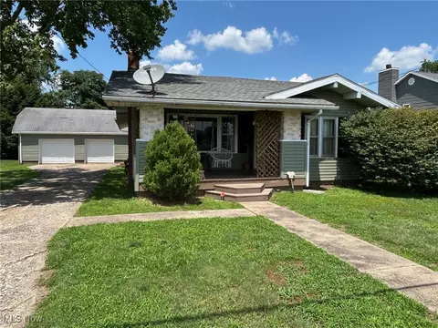 40 Masonic Park Ln, Marietta, OH 45750