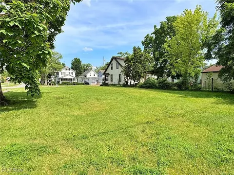 Exterior - 1307 West Ave, Elyria, OH 44035 photo 7 of 7