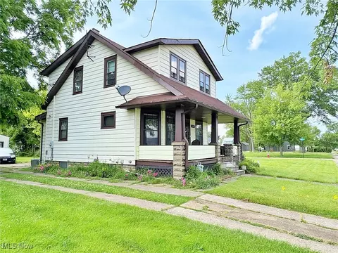 Exterior - 1307 West Ave, Elyria, OH 44035 photo 3 of 7