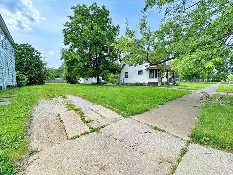 Exterior - 1307 West Ave, Elyria, OH 44035 photo 4 of 7