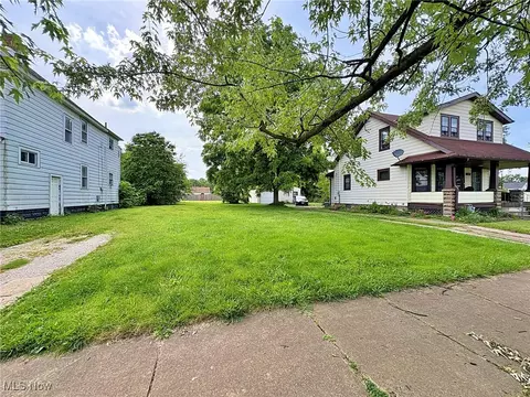 Exterior - 1307 West Ave, Elyria, OH 44035 photo 5 of 7