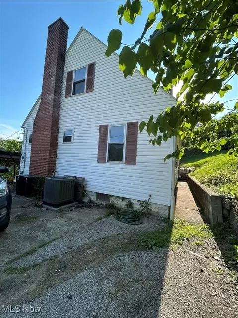73 High St, Clay, WV 25043