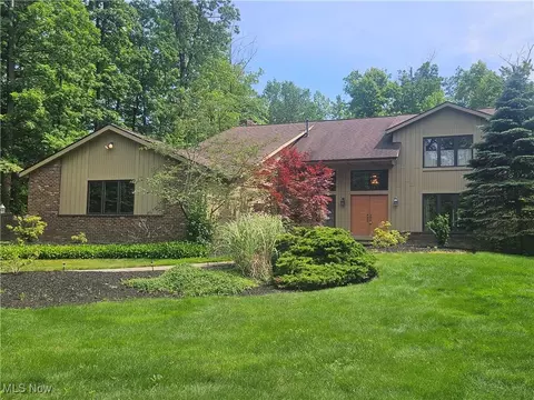 10460 Pinecrest Rd, Concord, OH 44077