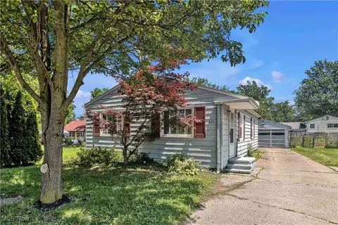 321 Overlook Rd, Vermilion, OH 44089