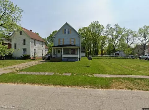 933 Hunter St NW, Warren, OH 44446