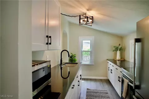 918 Pitkin Ave, Akron, OH 44310 photo 9