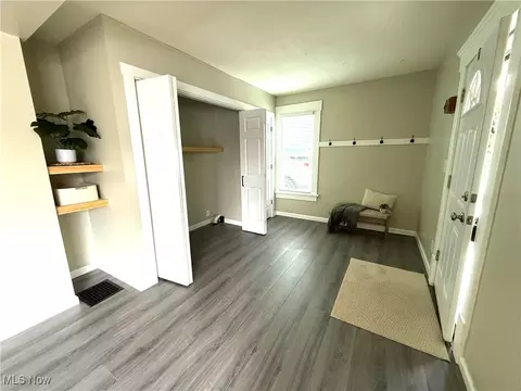 918 Pitkin Ave, Akron, OH 44310 photo 4