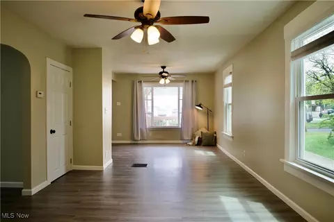 918 Pitkin Ave, Akron, OH 44310 photo 7