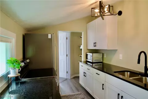 918 Pitkin Ave, Akron, OH 44310 photo 8