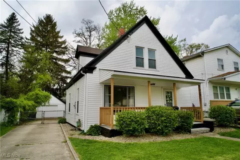 918 Pitkin Ave, Akron, OH 44310 photo 2