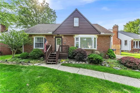 6073 Edgebrook Blvd, Parma Heights, OH 44130