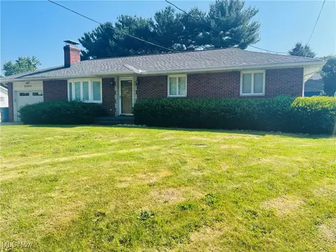 2557 Mayfair Rd, Akron, OH 44312