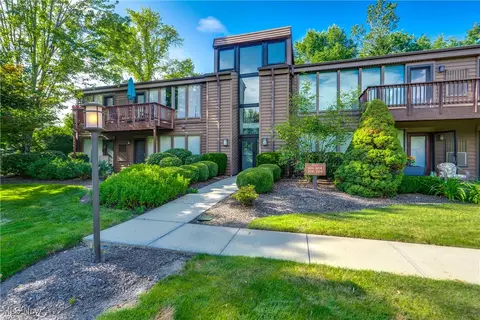 985 Canyon View Rd #204C, Northfield, OH 44067