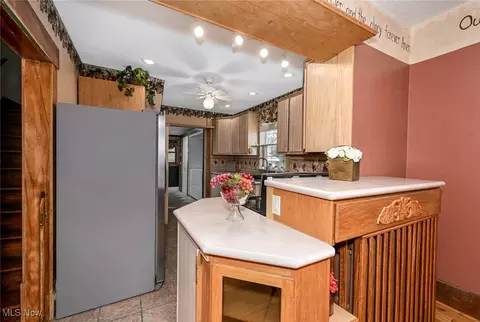 Kitchen - 517 Broad Ave NW, Canton, OH 44708 photo 1 of 3