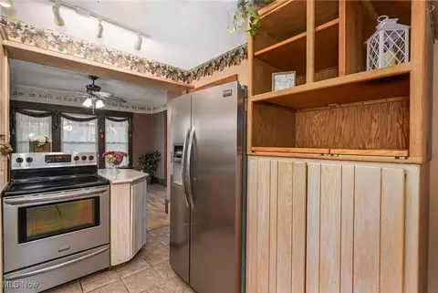 Kitchen - 517 Broad Ave NW, Canton, OH 44708 photo 3 of 3