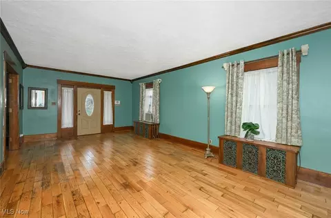 Living - 517 Broad Ave NW, Canton, OH 44708 photo 3 of 3