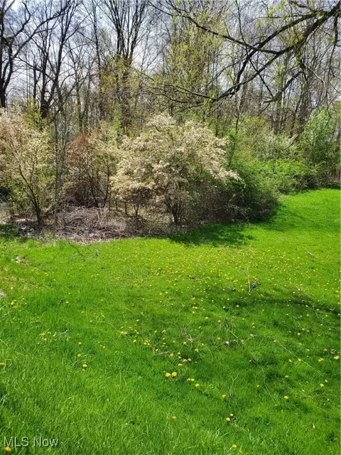 9765 Washington St, Chagrin Falls, OH 44023