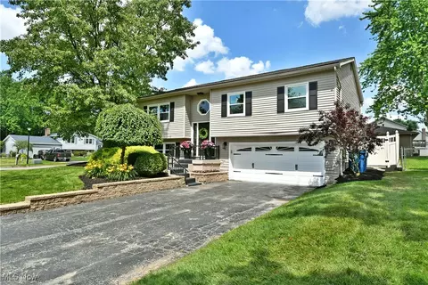 1139 Lantern Ln, Niles, OH 44446
